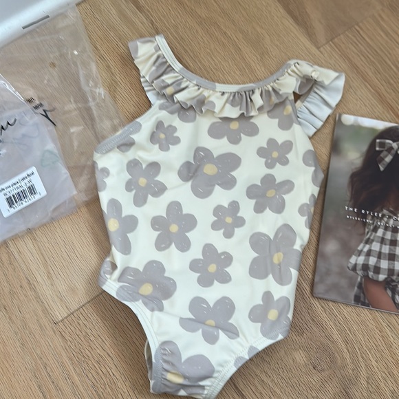 NWT Arielle One-Piece || Retro Floral 2-3Y - Picture 4 of 8